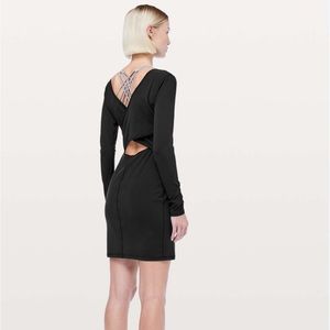 Lululemon Nulu long sleeve, cut out back dress size 6